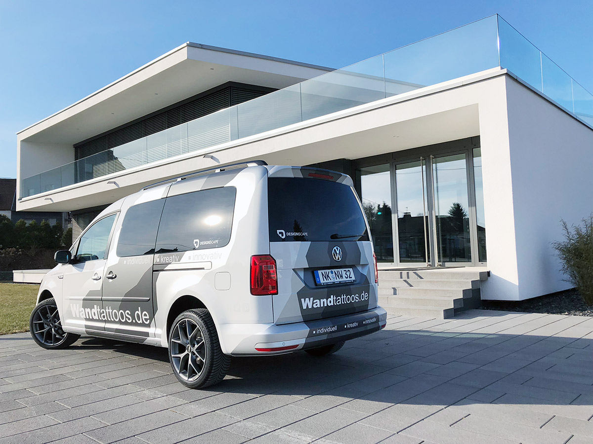 VW Caddy Maxi mit Fahrzeugbeschriftung